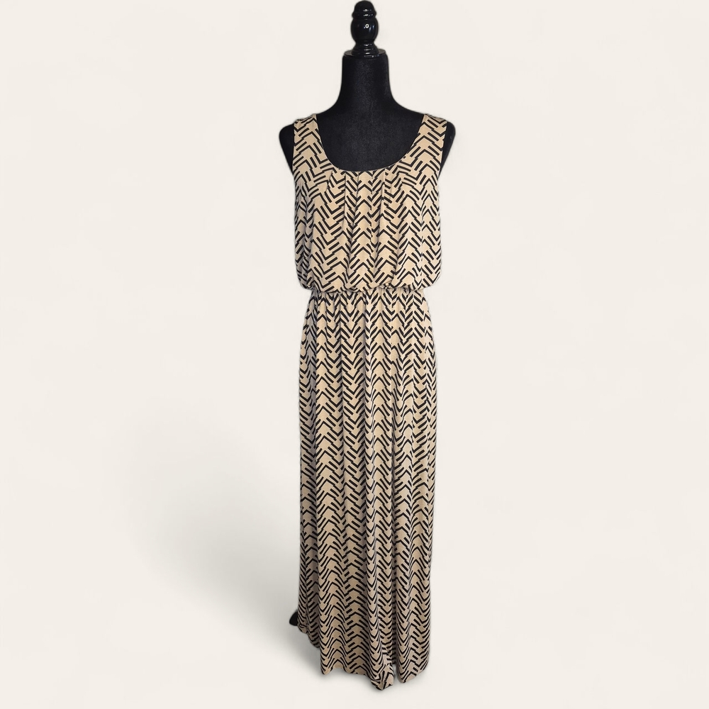Three Pink Hearts Trixxi  Women's Taupe & Black Chevron Patterned Maxi Dress (L)